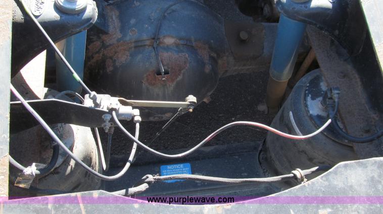 image for item G5579 1999 Peterbilt 377 semi truck