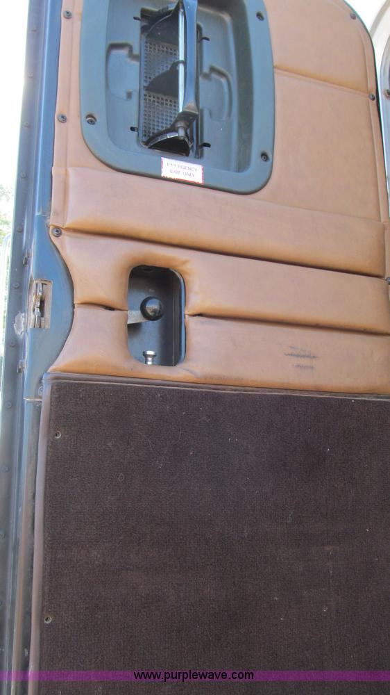 image for item G5579 1999 Peterbilt 377 semi truck