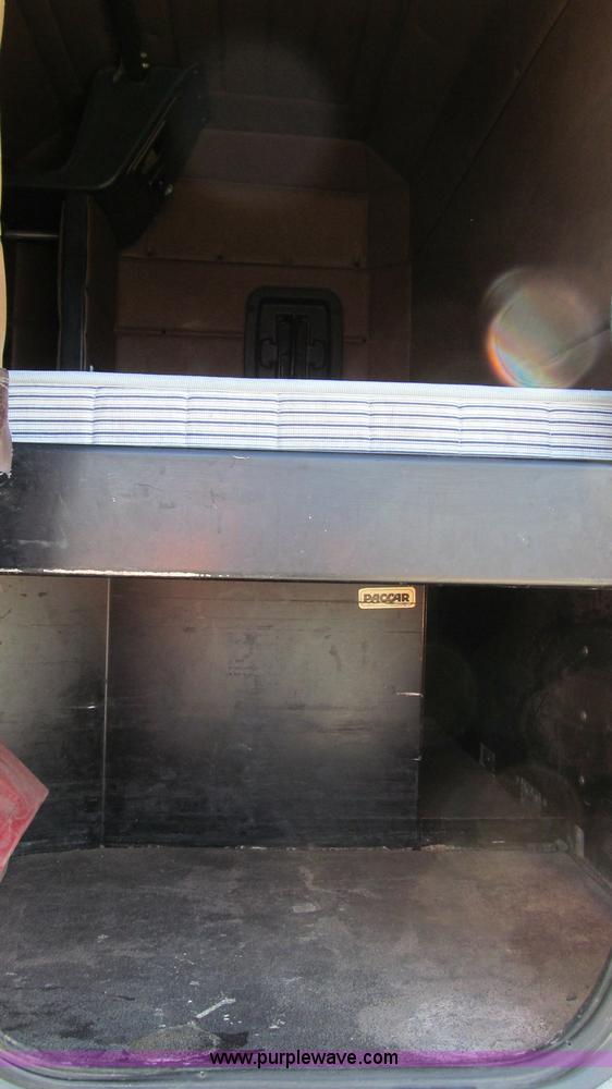 image for item G5579 1999 Peterbilt 377 semi truck