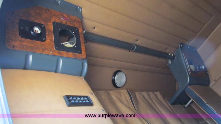 image for item G5579 1999 Peterbilt 377 semi truck