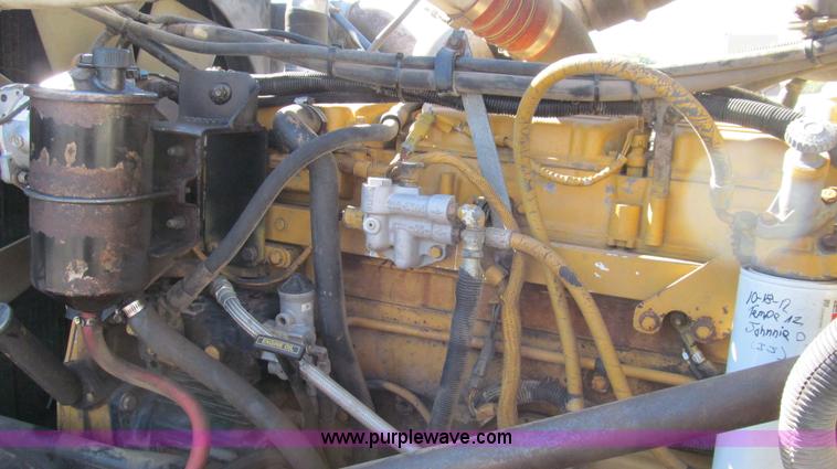 image for item G5579 1999 Peterbilt 377 semi truck