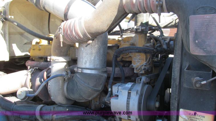 image for item G5579 1999 Peterbilt 377 semi truck