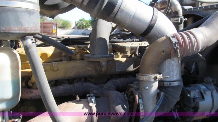 image for item G5579 1999 Peterbilt 377 semi truck