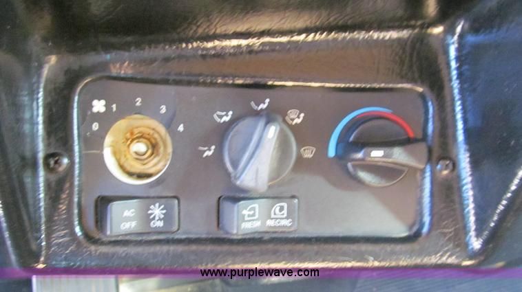 image for item G5579 1999 Peterbilt 377 semi truck