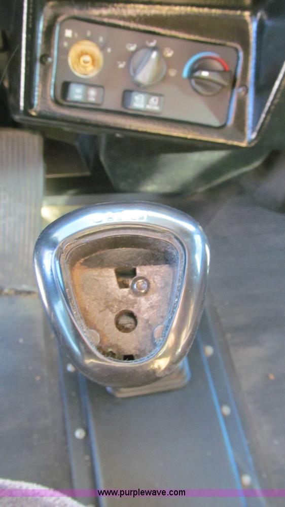 image for item G5579 1999 Peterbilt 377 semi truck