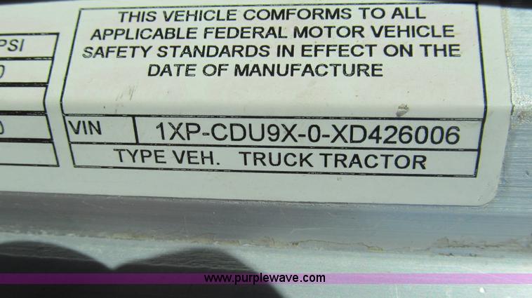 image for item G5579 1999 Peterbilt 377 semi truck