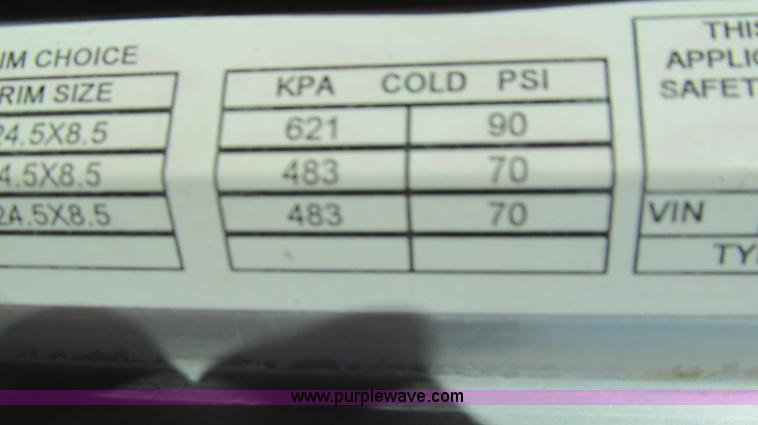 image for item G5579 1999 Peterbilt 377 semi truck