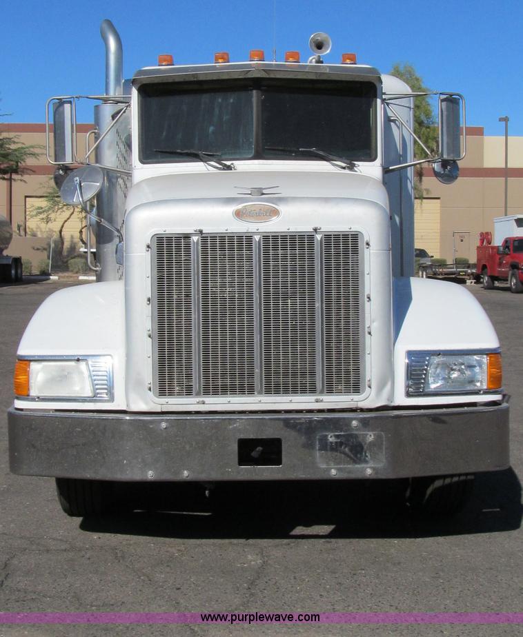 image for item G5580 1999 Peterbilt 377 semi truck