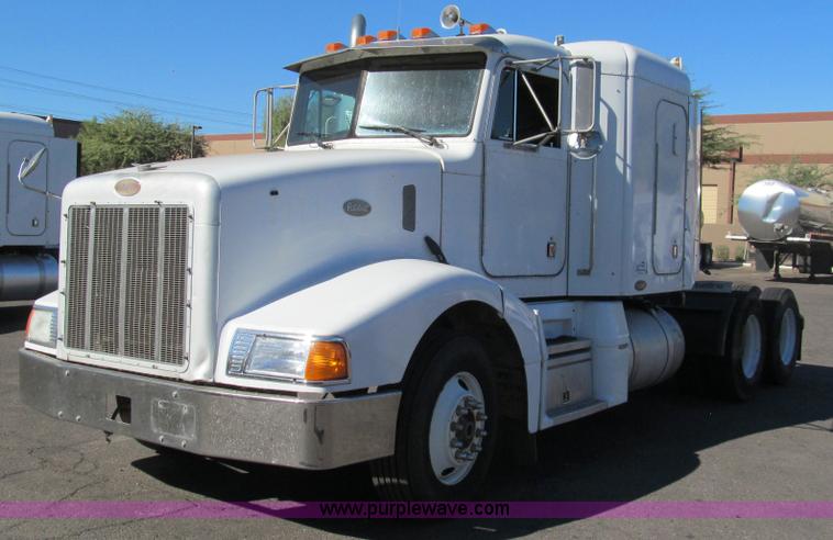 image for item G5580 1999 Peterbilt 377 semi truck