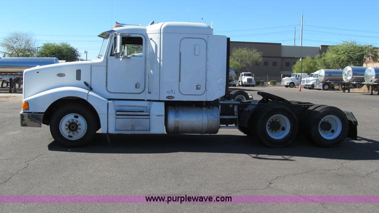 image for item G5580 1999 Peterbilt 377 semi truck