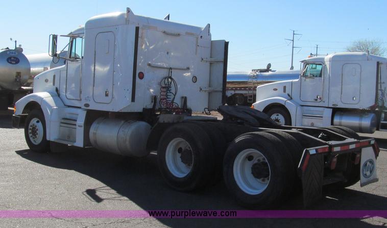 image for item G5580 1999 Peterbilt 377 semi truck