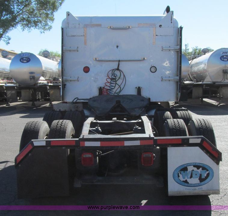 image for item G5580 1999 Peterbilt 377 semi truck