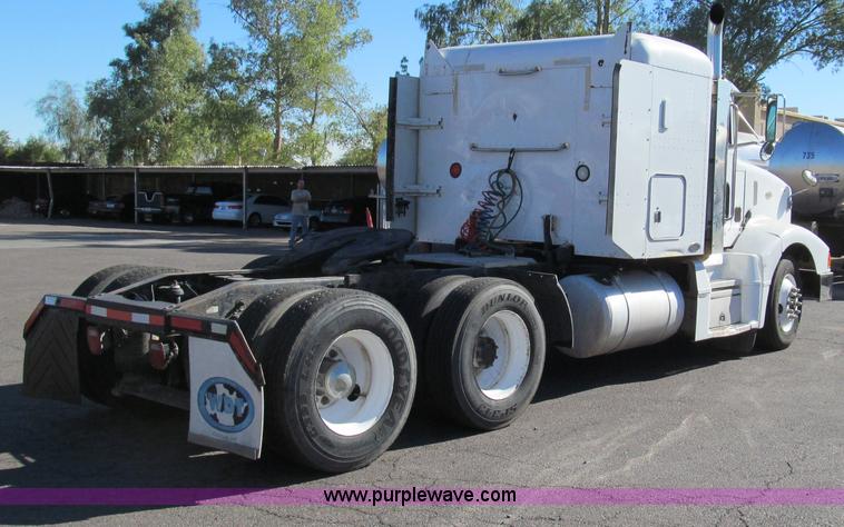 image for item G5580 1999 Peterbilt 377 semi truck
