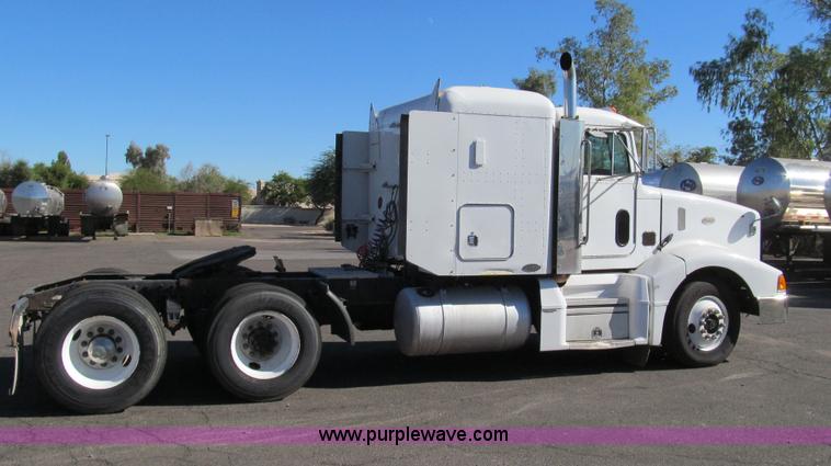 image for item G5580 1999 Peterbilt 377 semi truck