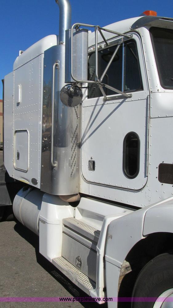 image for item G5580 1999 Peterbilt 377 semi truck
