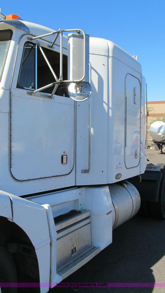 image for item G5580 1999 Peterbilt 377 semi truck