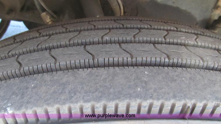 image for item G5580 1999 Peterbilt 377 semi truck