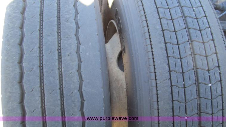 image for item G5580 1999 Peterbilt 377 semi truck