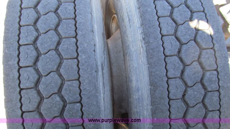 image for item G5580 1999 Peterbilt 377 semi truck