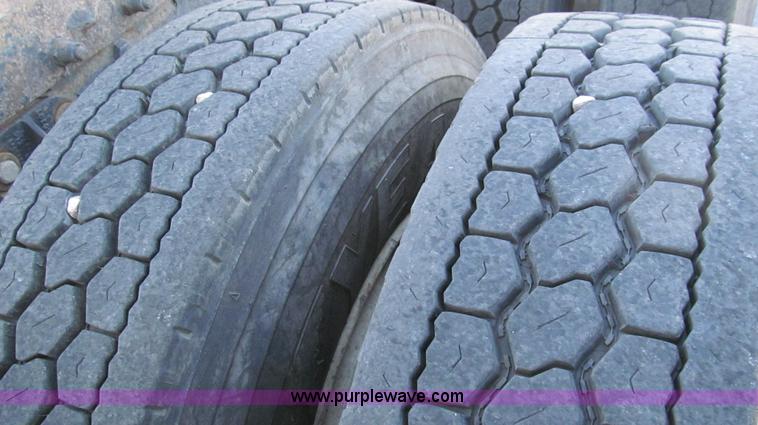 image for item G5580 1999 Peterbilt 377 semi truck