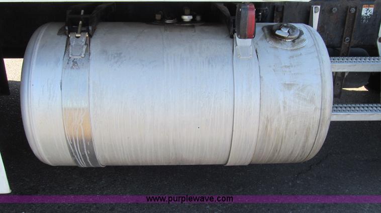 image for item G5580 1999 Peterbilt 377 semi truck