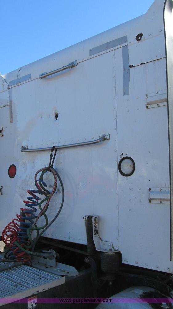 image for item G5580 1999 Peterbilt 377 semi truck