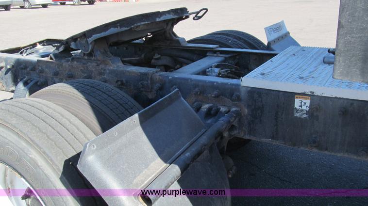 image for item G5580 1999 Peterbilt 377 semi truck