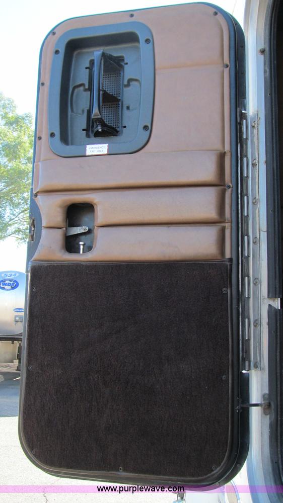 image for item G5580 1999 Peterbilt 377 semi truck