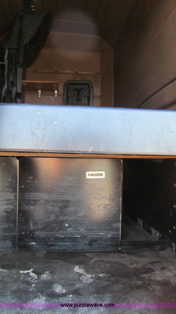 image for item G5580 1999 Peterbilt 377 semi truck