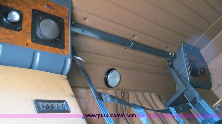 image for item G5580 1999 Peterbilt 377 semi truck