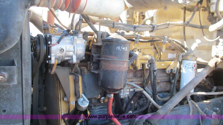 image for item G5580 1999 Peterbilt 377 semi truck