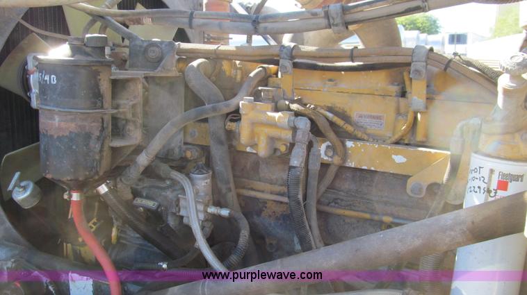 image for item G5580 1999 Peterbilt 377 semi truck