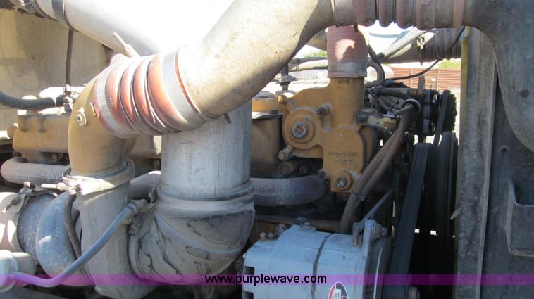 image for item G5580 1999 Peterbilt 377 semi truck