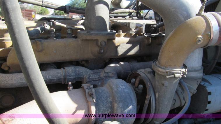 image for item G5580 1999 Peterbilt 377 semi truck