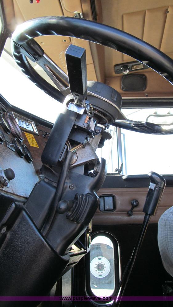 image for item G5580 1999 Peterbilt 377 semi truck