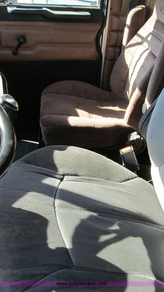 image for item G5580 1999 Peterbilt 377 semi truck