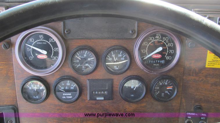 image for item G5580 1999 Peterbilt 377 semi truck
