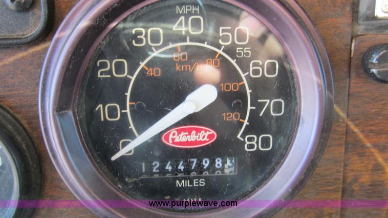 image for item G5580 1999 Peterbilt 377 semi truck