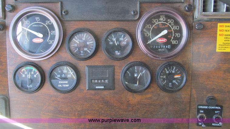 image for item G5580 1999 Peterbilt 377 semi truck