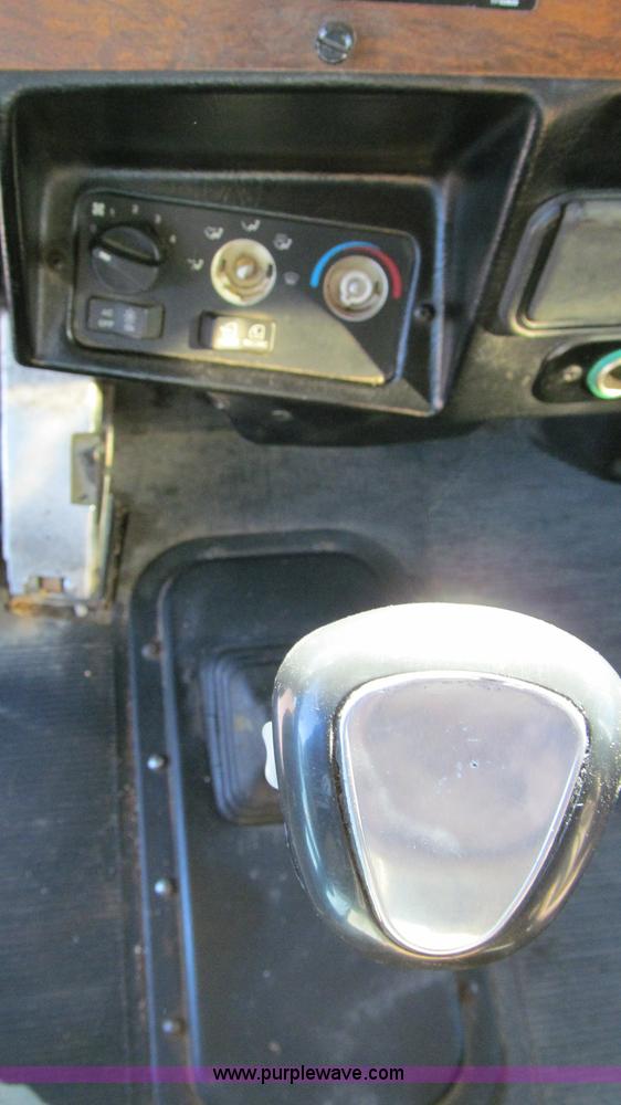 image for item G5580 1999 Peterbilt 377 semi truck