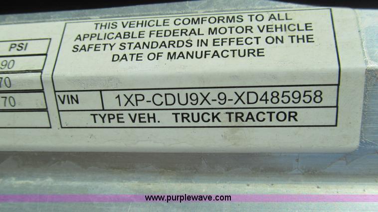 image for item G5580 1999 Peterbilt 377 semi truck