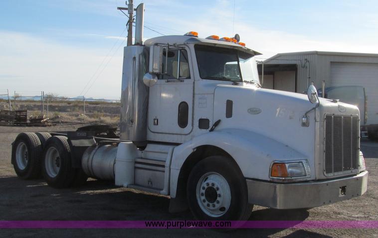 image for item G5581 1999 Peterbilt 377 semi truck