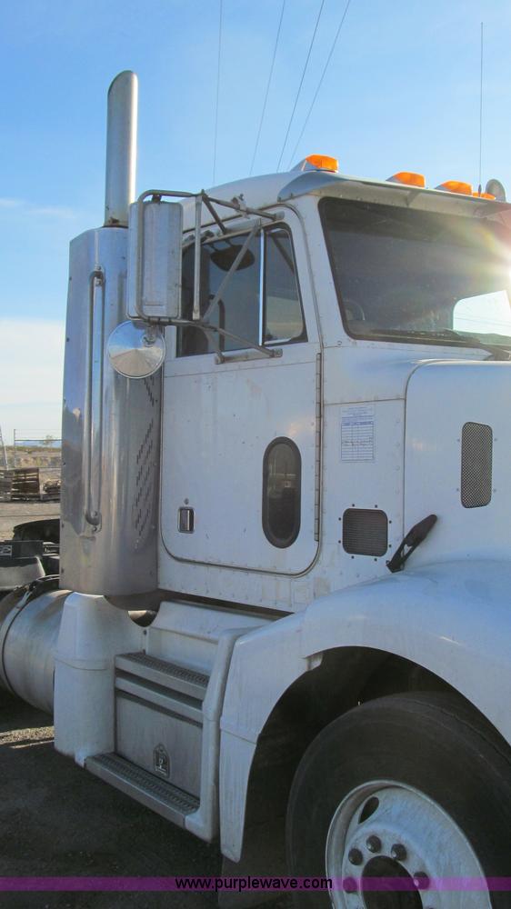 image for item G5581 1999 Peterbilt 377 semi truck