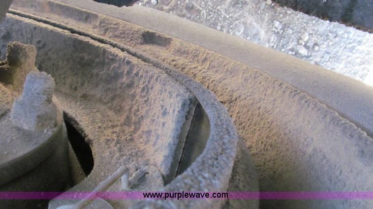 image for item G5581 1999 Peterbilt 377 semi truck