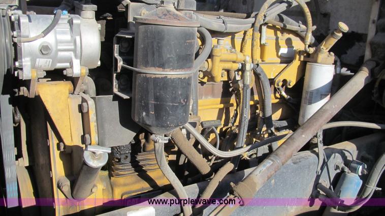 image for item G5581 1999 Peterbilt 377 semi truck