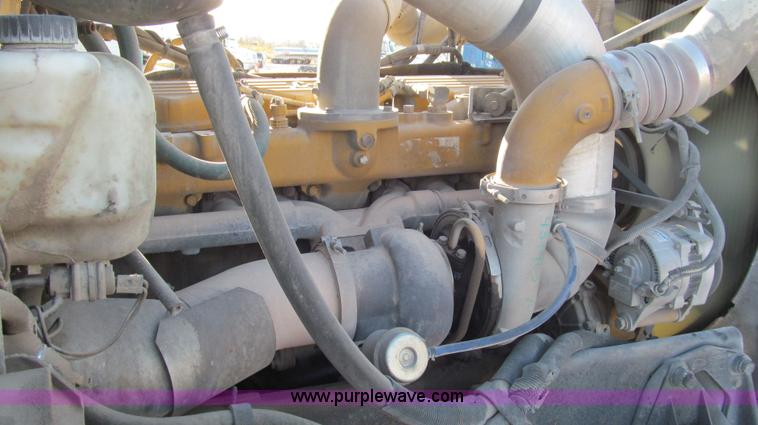 image for item G5581 1999 Peterbilt 377 semi truck