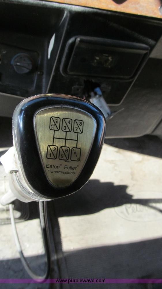 image for item G5581 1999 Peterbilt 377 semi truck