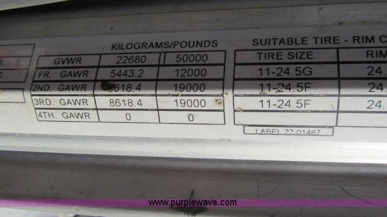 image for item G5581 1999 Peterbilt 377 semi truck