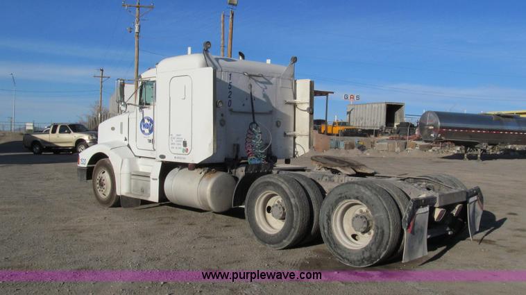 image for item G5582 1998 Peterbilt 377 semi truck