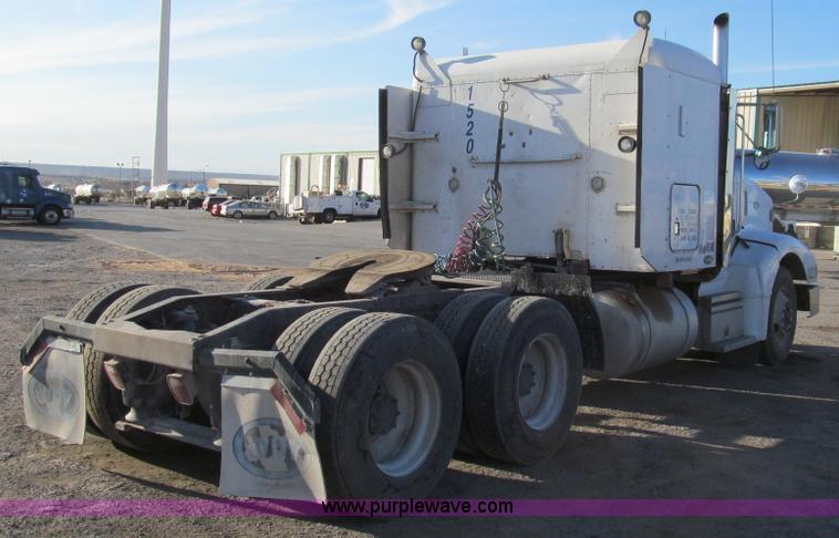 image for item G5582 1998 Peterbilt 377 semi truck